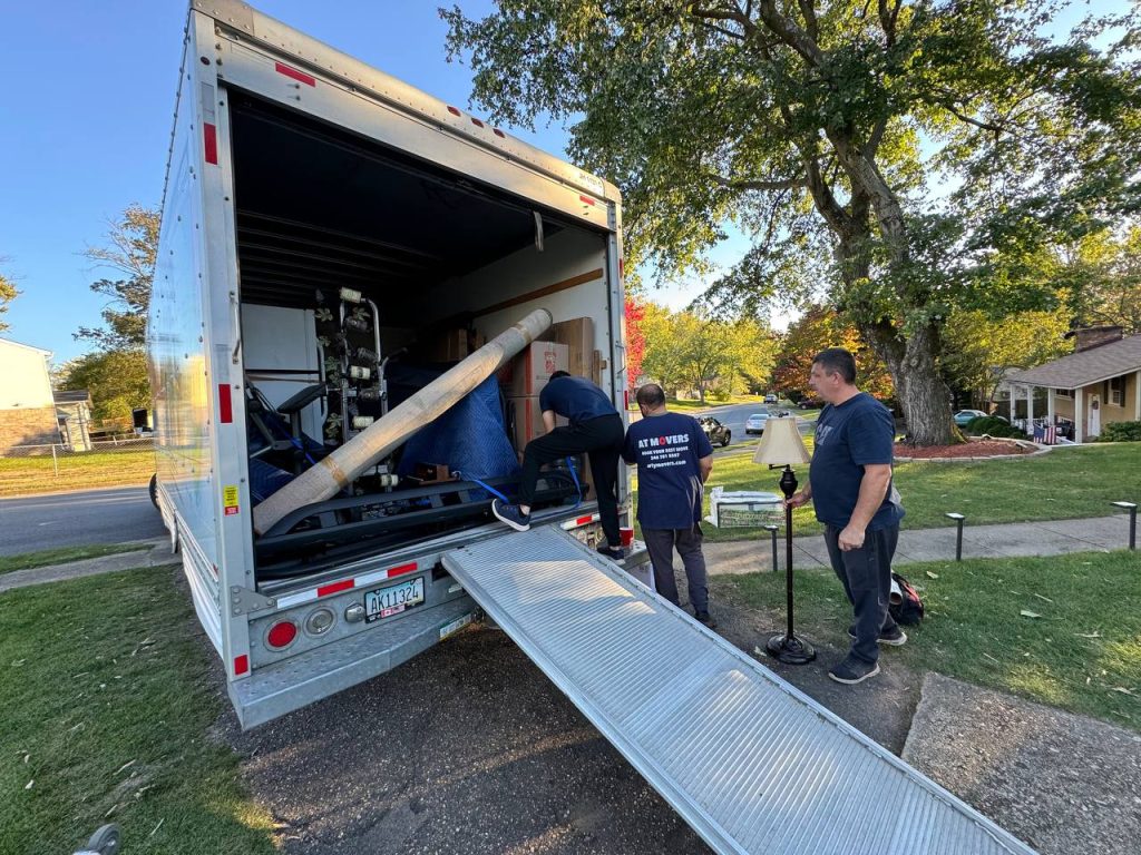 How much to tip movers in DC?