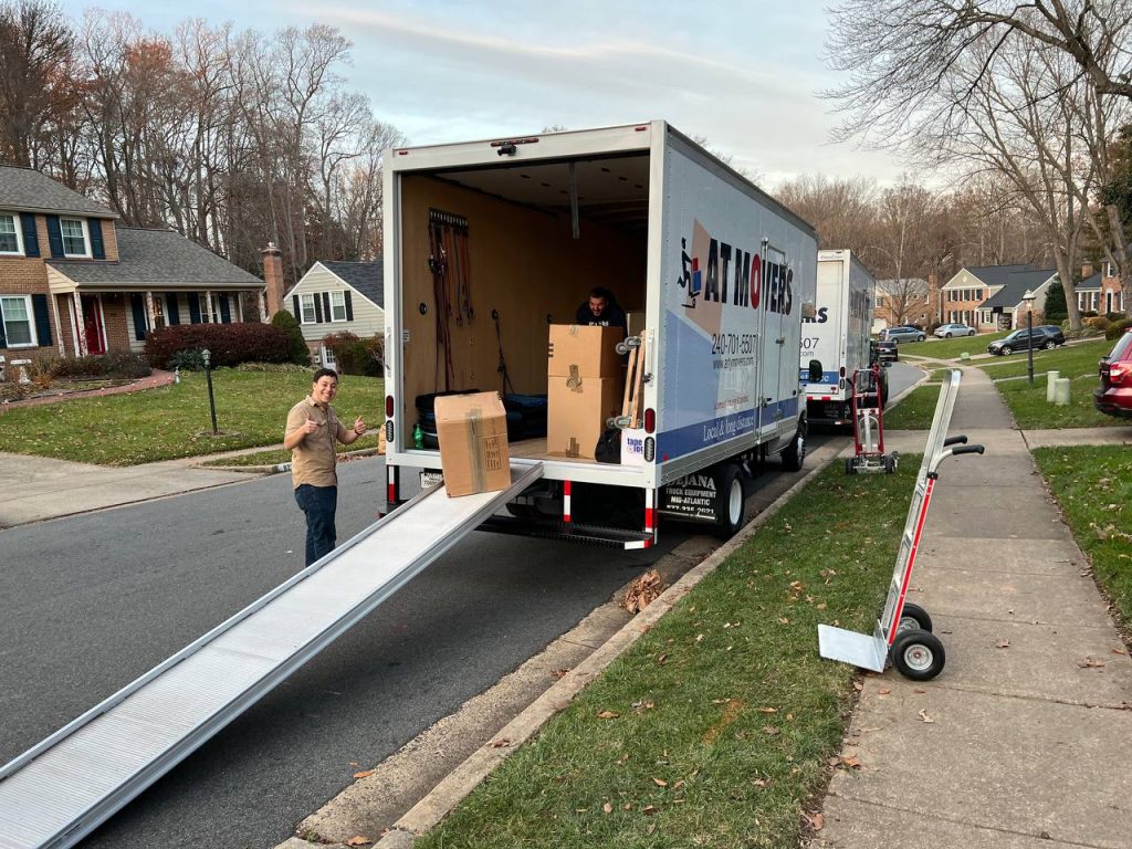 Moving Etiquette: 12 Tips to Follow